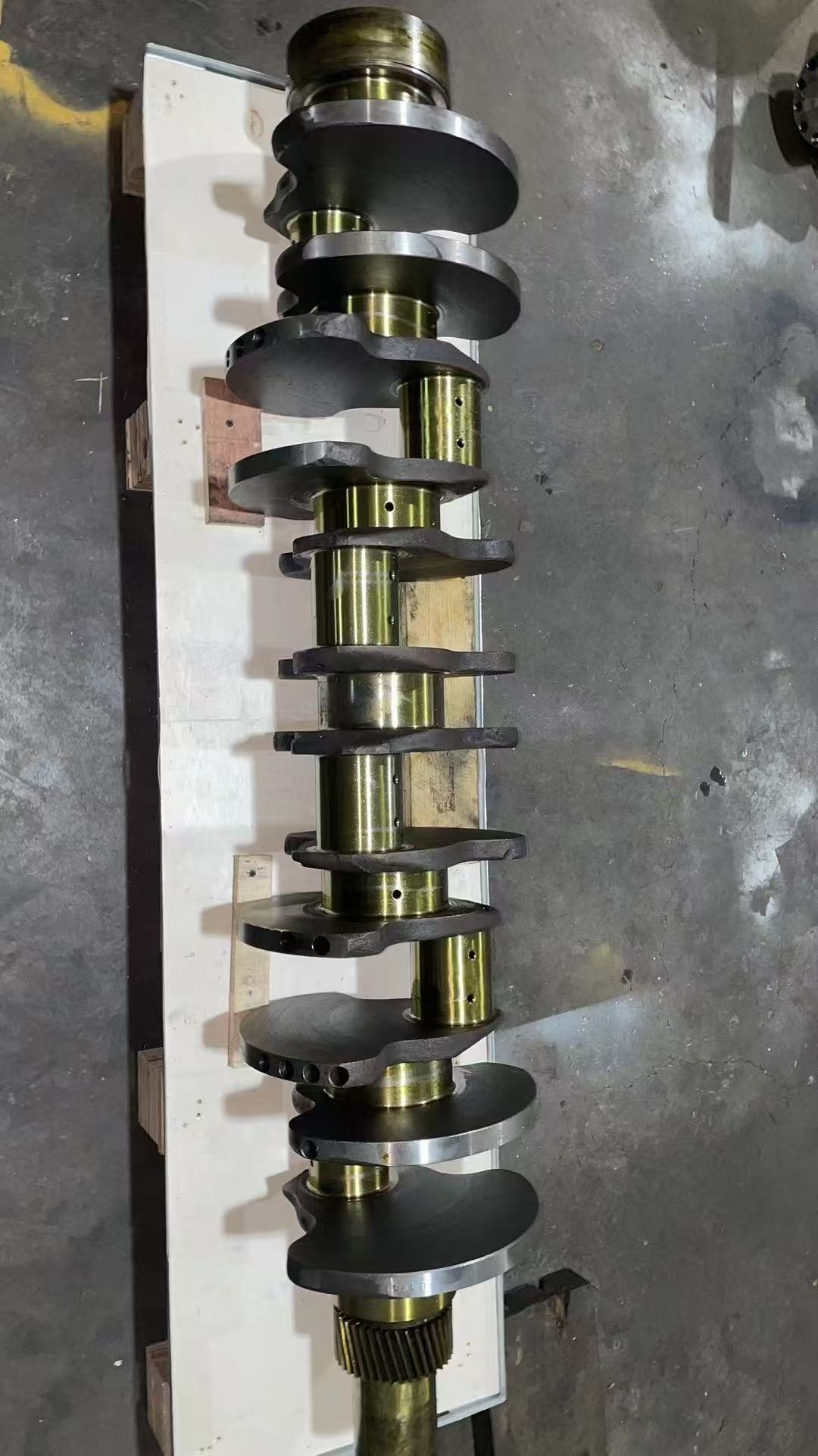 Used Engine Crankshaft K19 K38 K50 NT855 NTA855 VTA28 N14 LT10 M11 QSK19 QSK38 QSK45 QSK60 Crankshaft 3042800 for Cummins VTA28