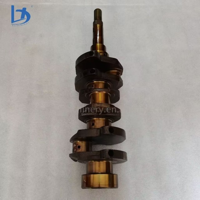 Stock Kubota D1703 Tractor Engine Crankshaft 1A051-23020 D1403 D1703 Crankshaft