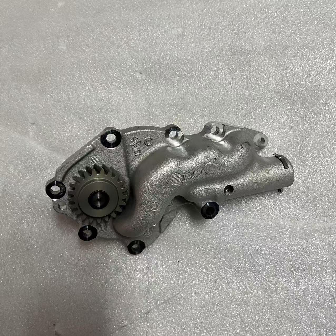 Excavator Oil Pump L260-0090M J08E OIL PUMP VHS151102150