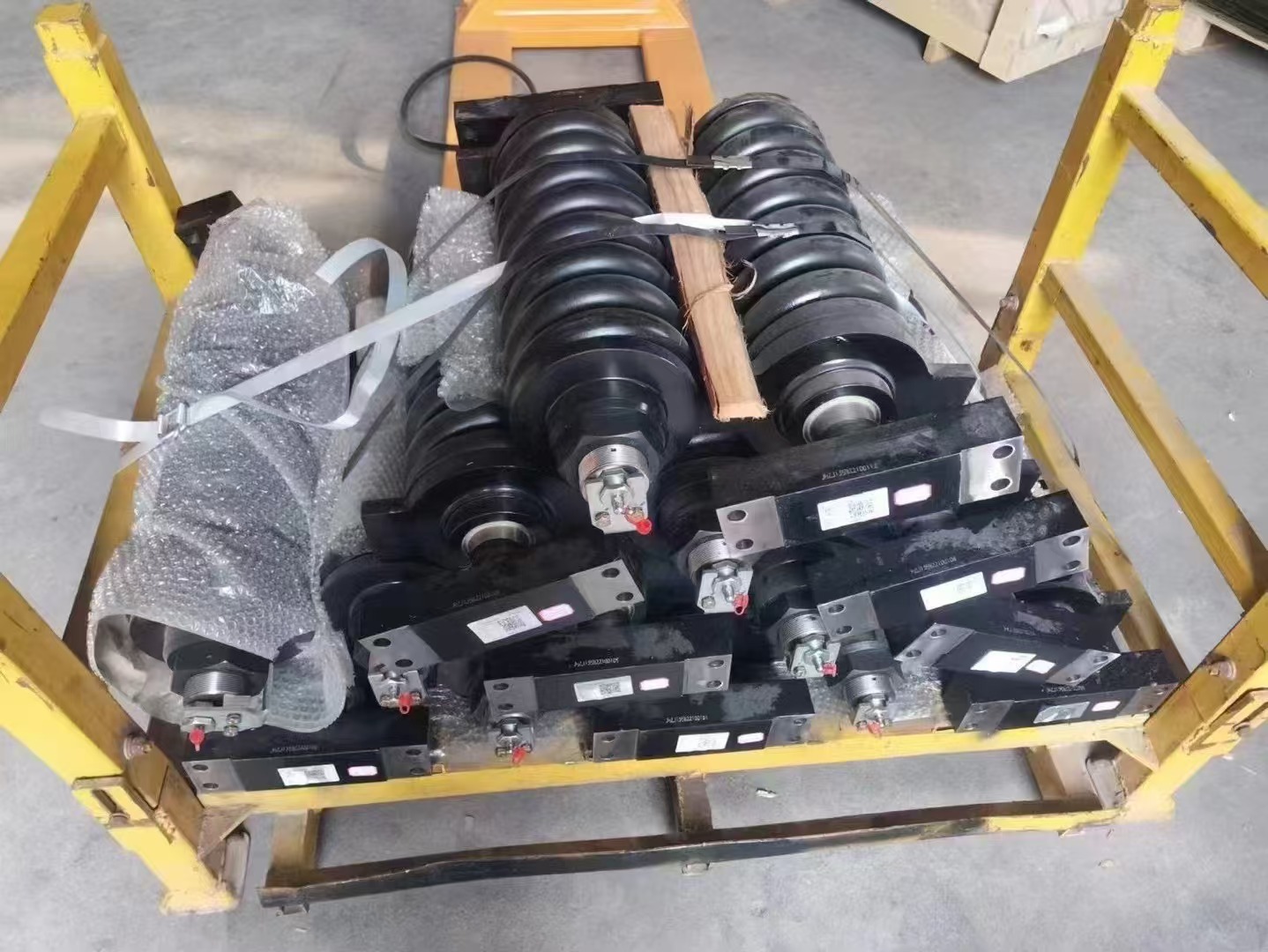 Excavator Track Recoil Spring PC200-7 PC200-8 Track Adjuster Seal Kit Tension Springs