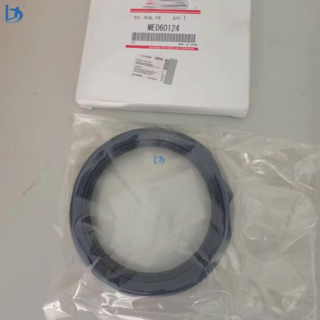 LANXIN Excavators Are Used for Mitsubishi Engine Parts 6D22 6D24 Engine Crankshaft Rear Oil Seal BZ5941E ME152584