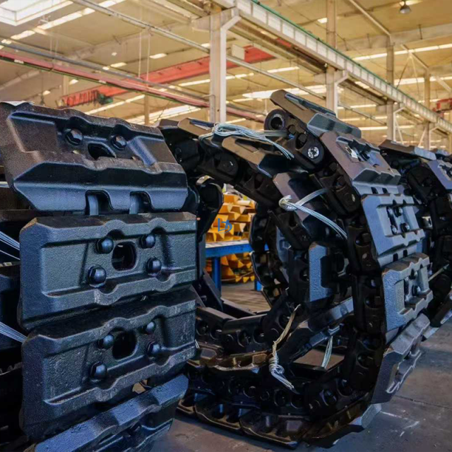 High Quality Undercarriage Parts PC2000 Track Link  Track Chain for Komatsu PC2000 Excavator Spare Parts  Track Chain Assembly