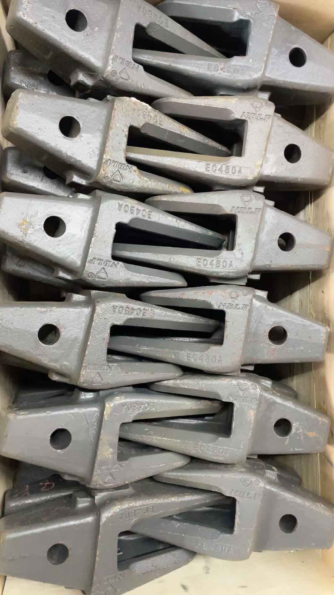 Excavator Bucket Tooth Bucket Teeth V13 V17 V17Vy V17Syl V18Ty V51Syl V29 V39 V61 V69 18S 22S 25S 30S 35S 50S 25T