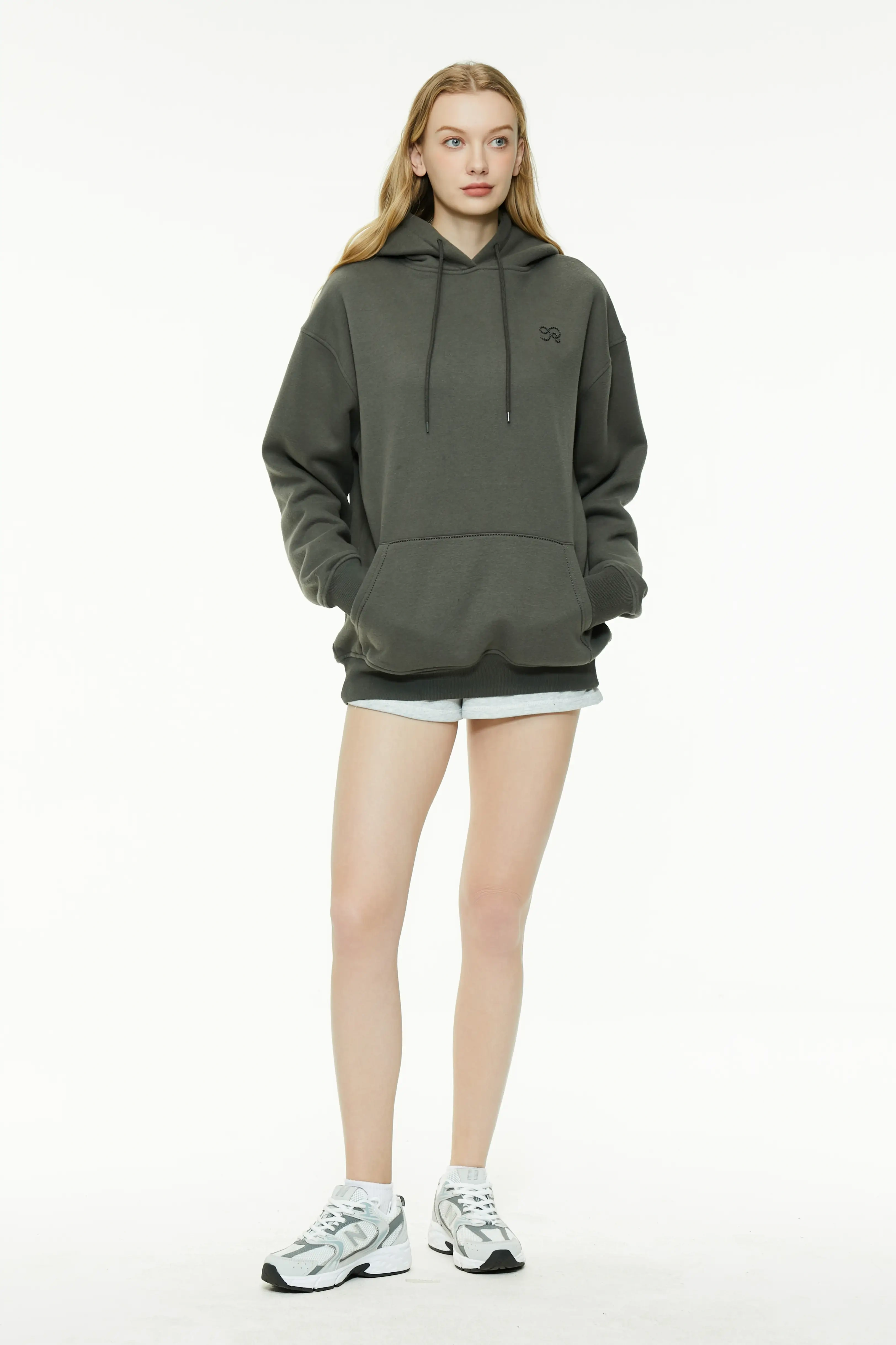 Basic hooded sweatshirt