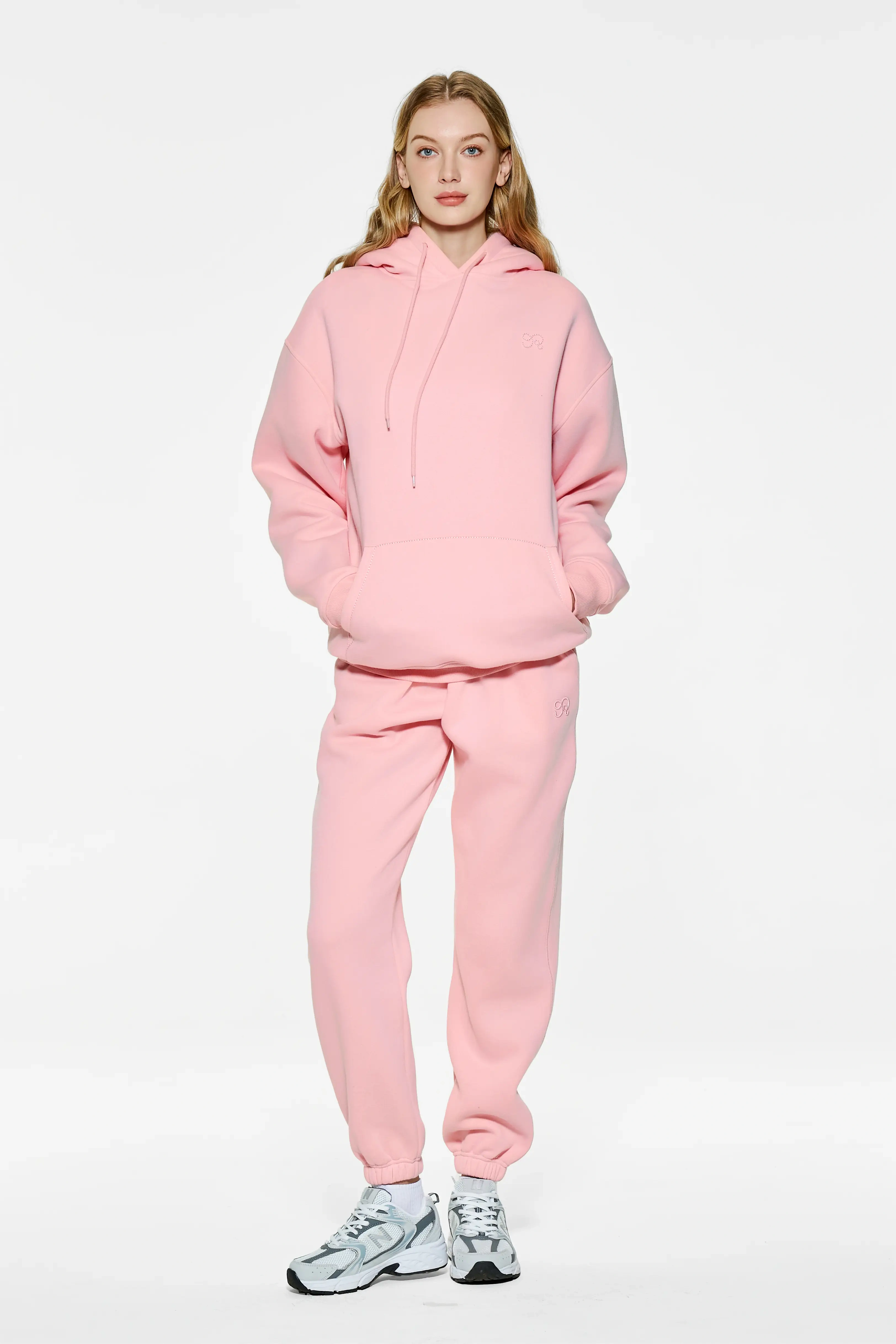 Basic hooded sweatshirt