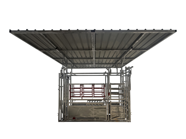 Premium V squeeze cattle crush with roof