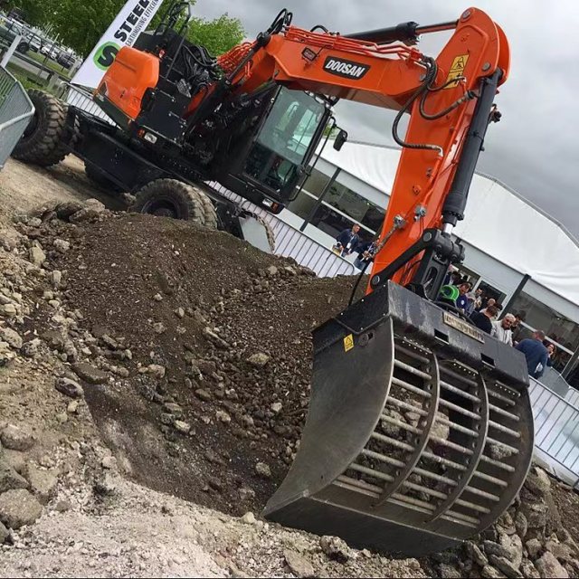 Mini Skeleton Bucket Attachments Excavator Sorting Bucket for Soil Ston Separating OEM ODM Different Size Grid Sieve Bucket