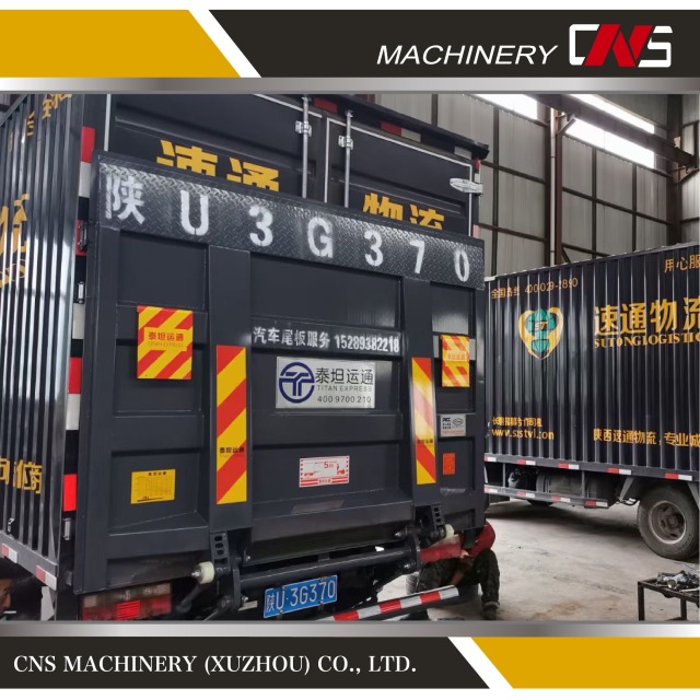 Light Duty Cargo Van Truck Cargo Lift Delivery Vehicle Lorry Truck Tail Lift Hydraulic Lifting Tailboard Manufacturer
