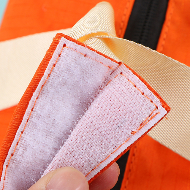 Travel Bag - Lightweight nylon gym bag  - Portable travel duffel  - Detachable shoulder strap bag  - Water-resistant sport tote  - Retro style barrel bag  - Casual crossbody duffel  - Small weekend travel bag