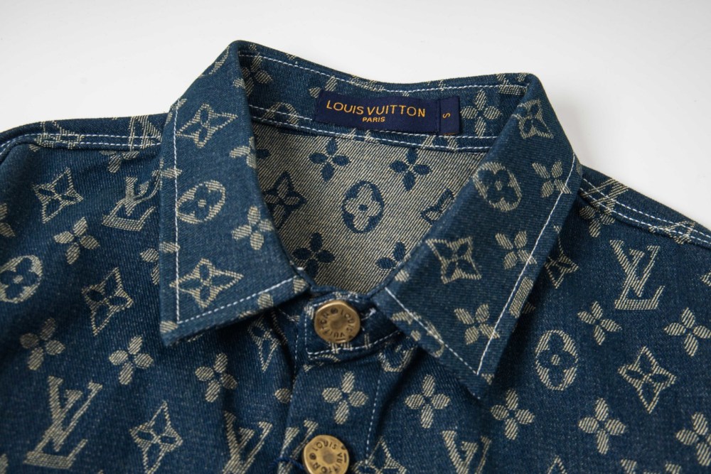 КУРТКИ  Louis Vuitton