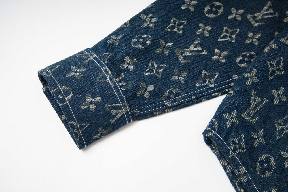 КУРТКИ  Louis Vuitton