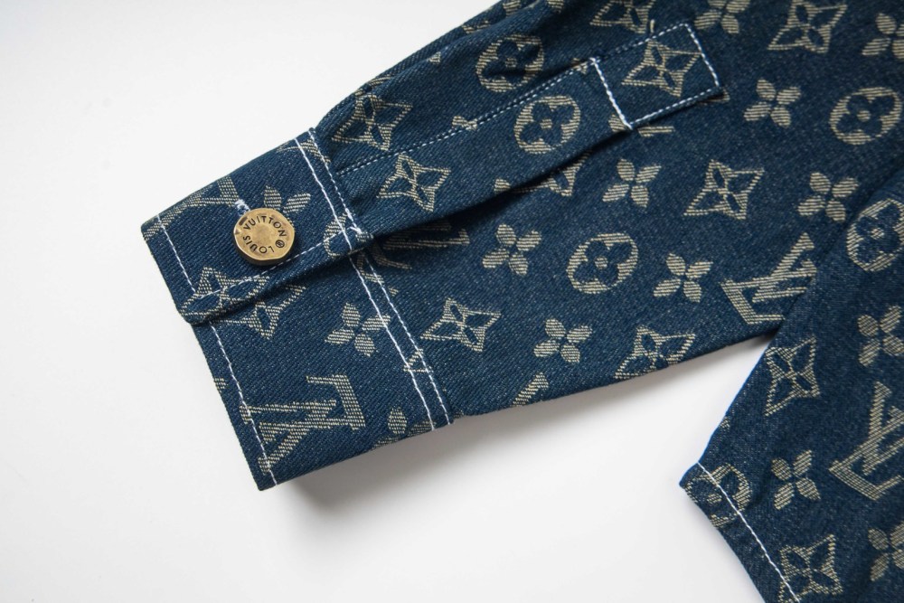 КУРТКИ  Louis Vuitton