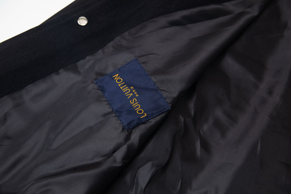 КУРТКИ Louis Vuitton