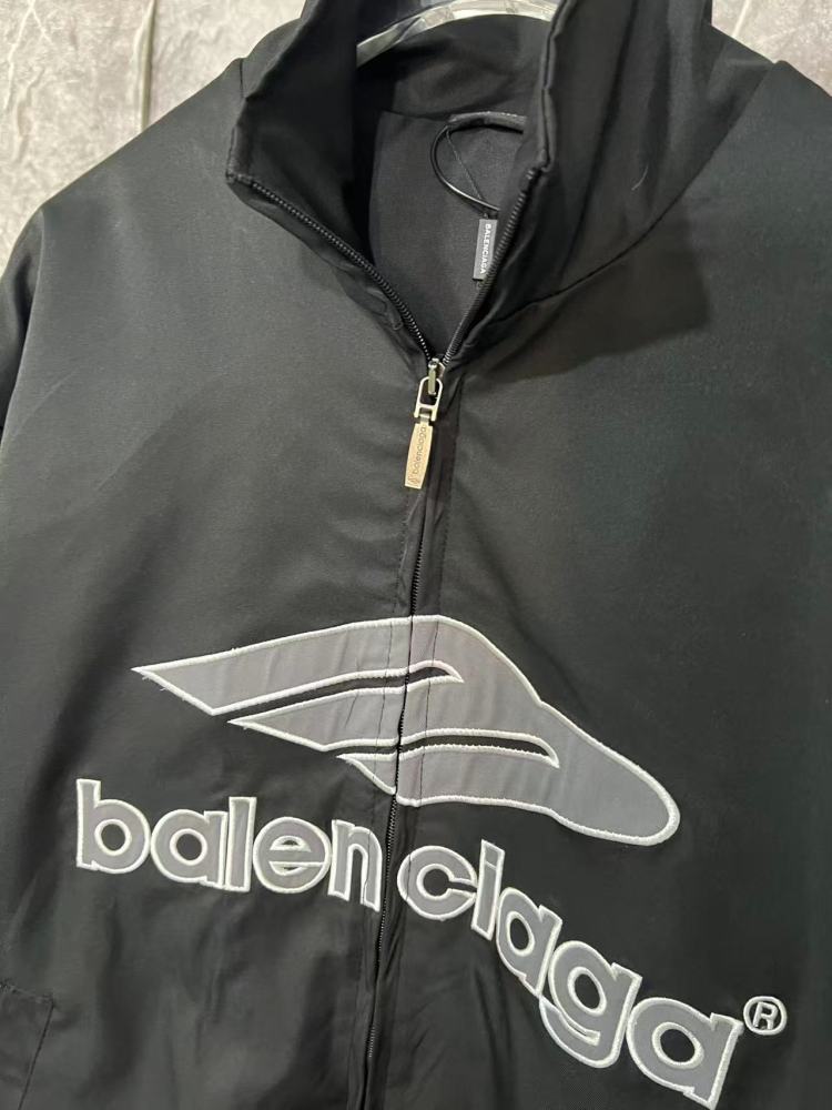 КУРТКИ Balenciaga
