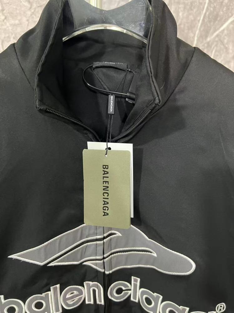 КУРТКИ Balenciaga
