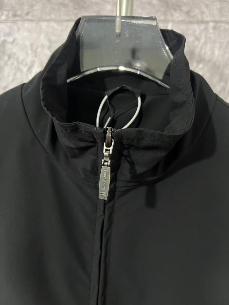 КУРТКИ Balenciaga