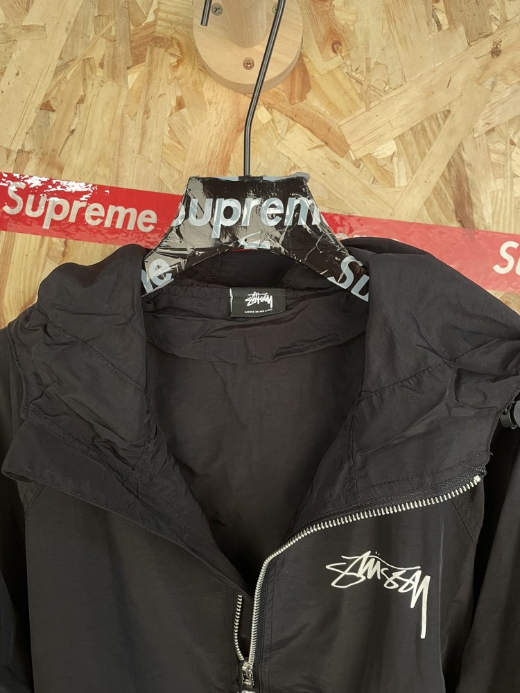 КУРТКИ STUSSY
