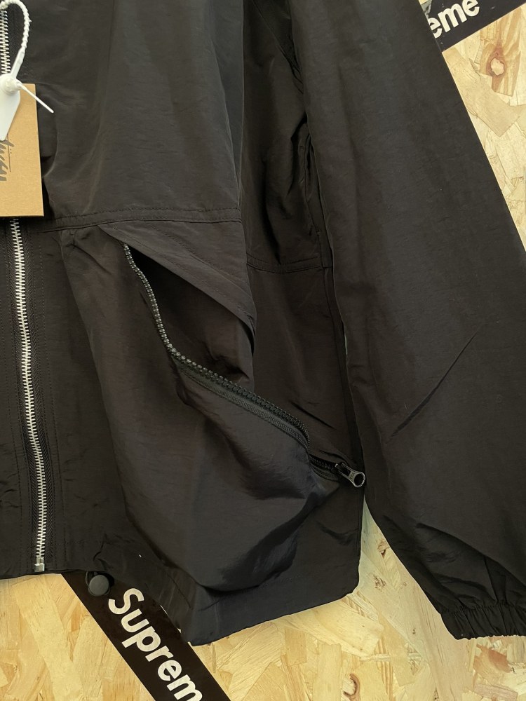 КУРТКИ STUSSY