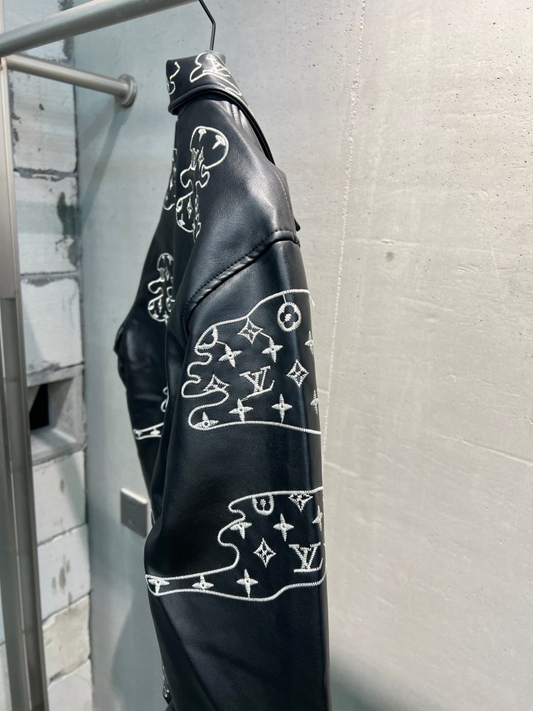 КУРТКИ Louis Vuitton