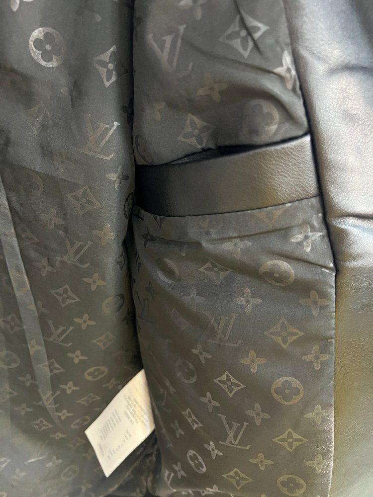 КУРТКИ Louis Vuitton