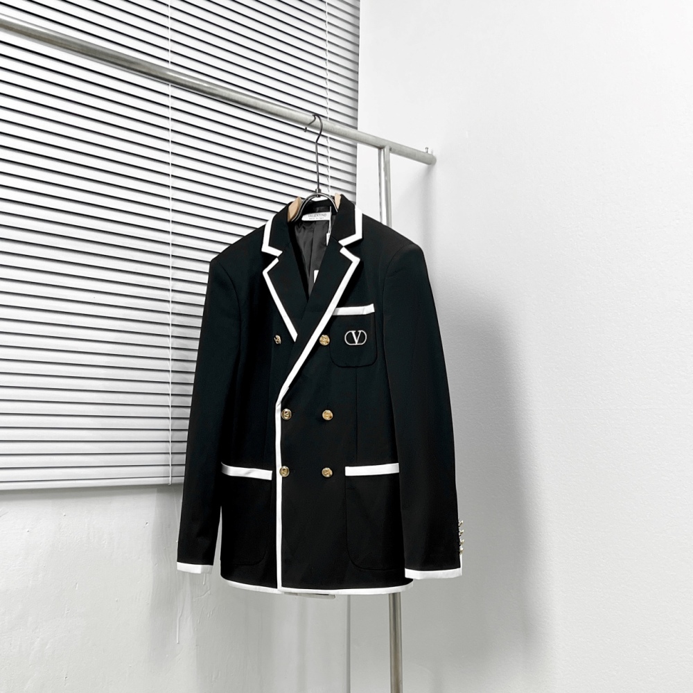 КУРТКИ Prada
