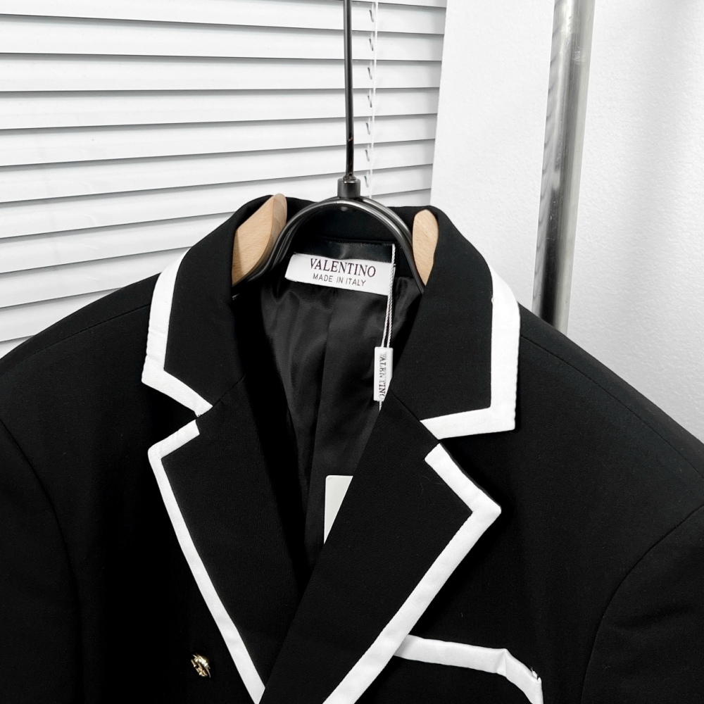 КУРТКИ Prada