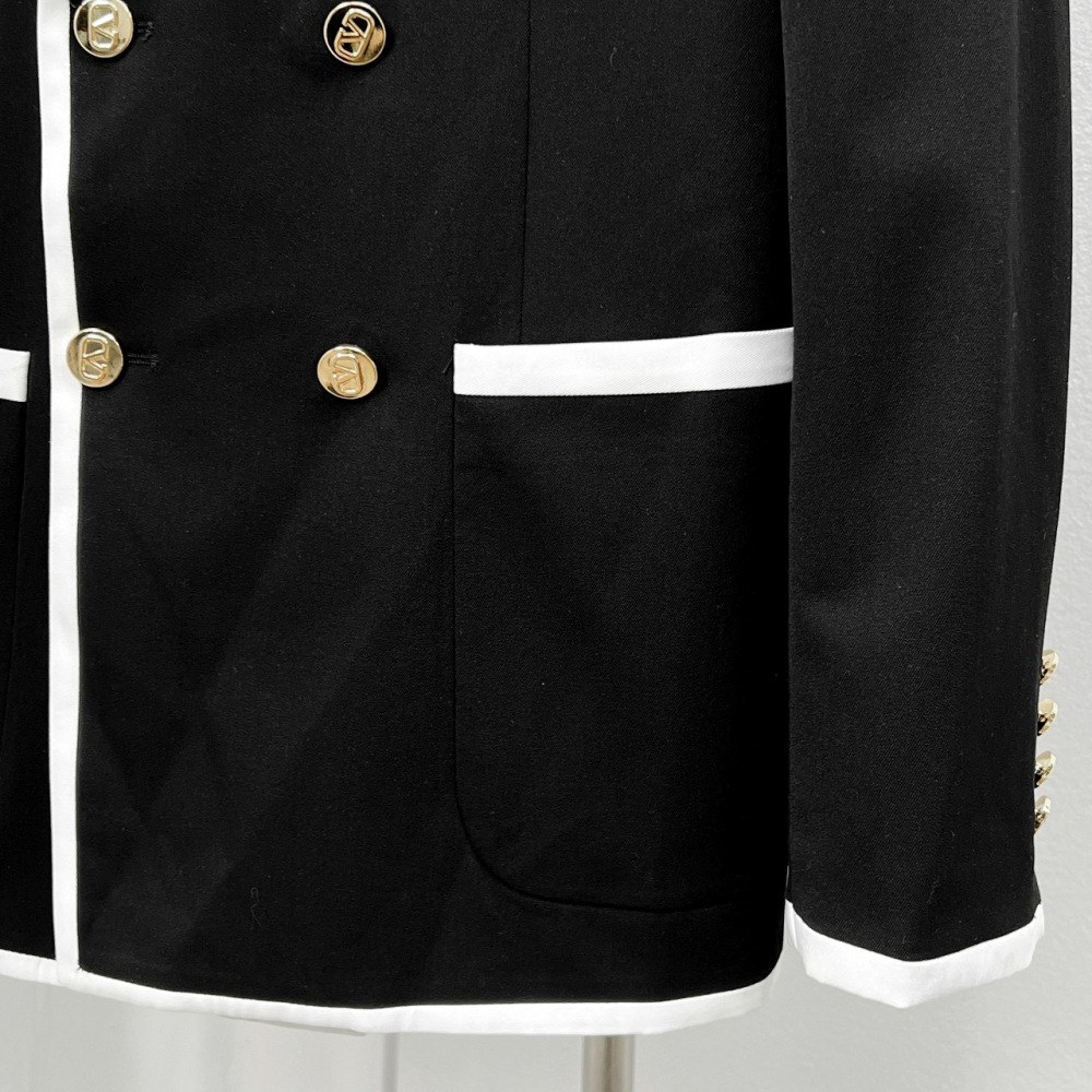 КУРТКИ Prada