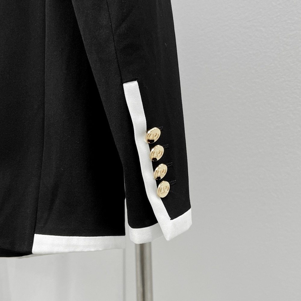КУРТКИ Prada