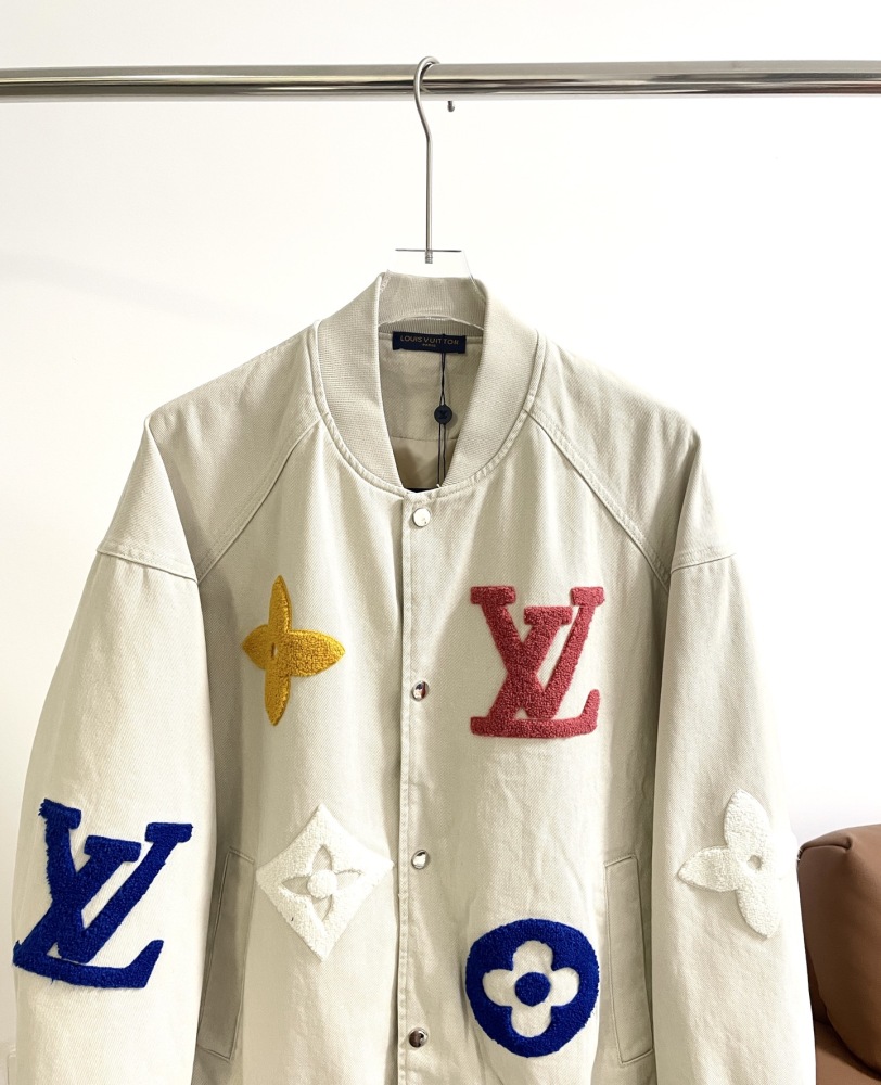 КУРТКИ Louis Vuitton