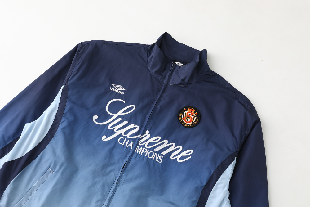 КУРТКИ Supreme
