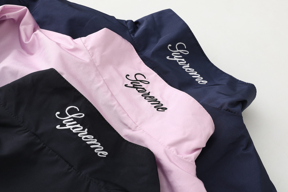 КУРТКИ Supreme