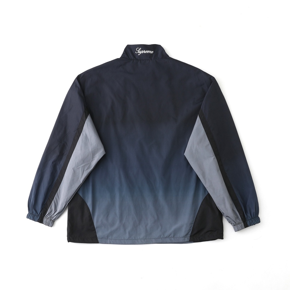 КУРТКИ Supreme