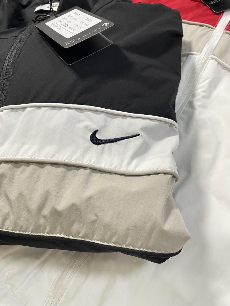 КУРТКИ Nike