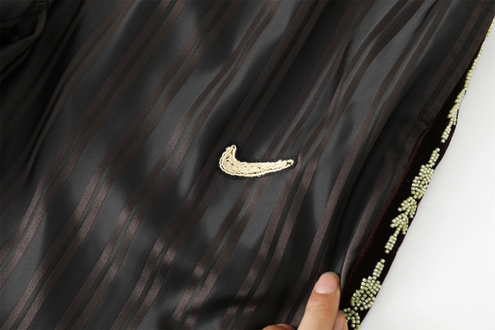 КУРТКИ Nike