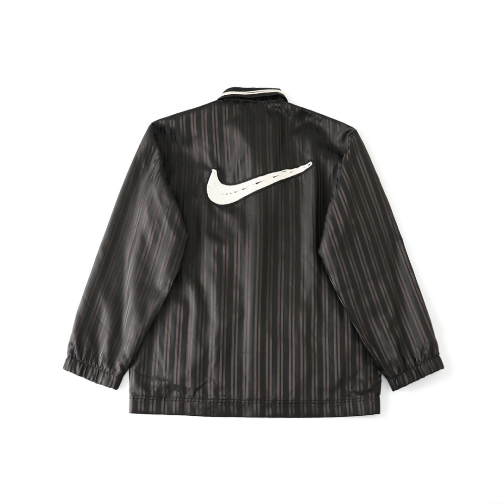 КУРТКИ Nike