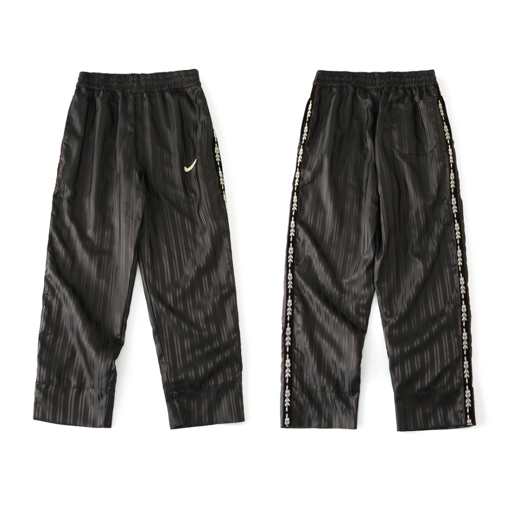 КУРТКИ Nike