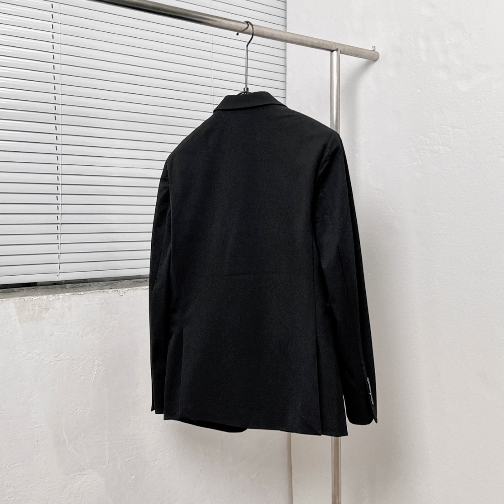 КУРТКИ YSL