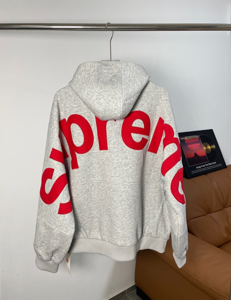 КУРТКИ Supreme