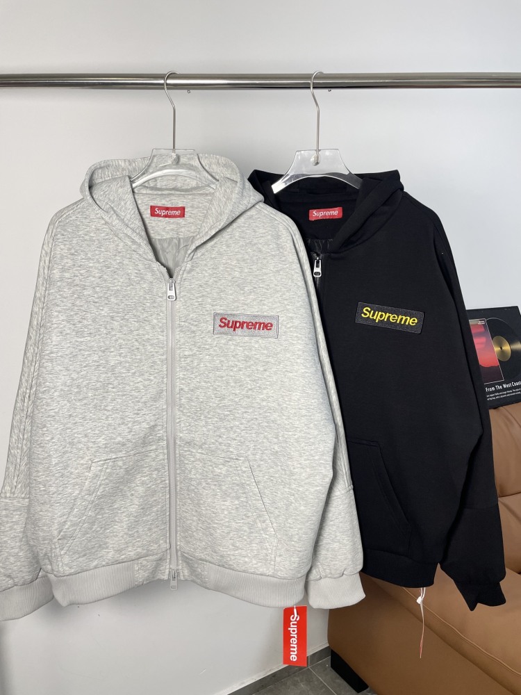 КУРТКИ Supreme