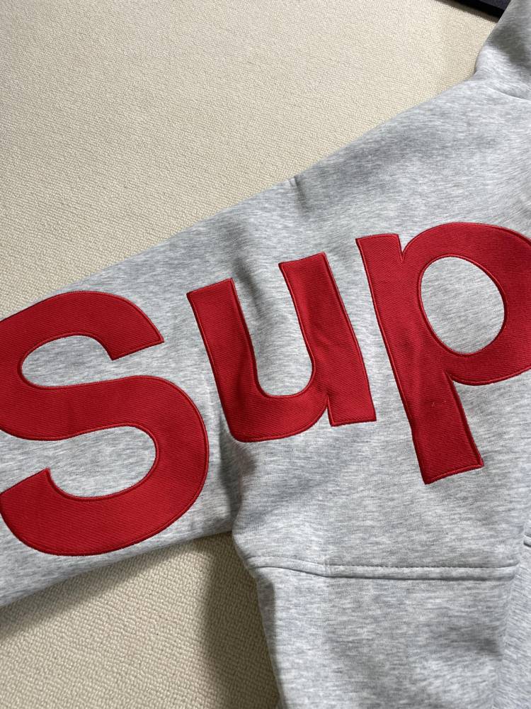 КУРТКИ Supreme