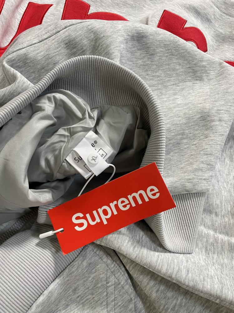 КУРТКИ Supreme
