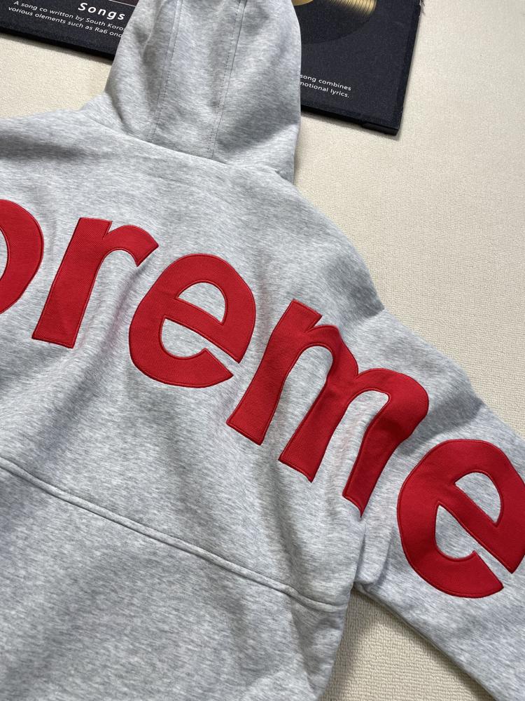 КУРТКИ Supreme