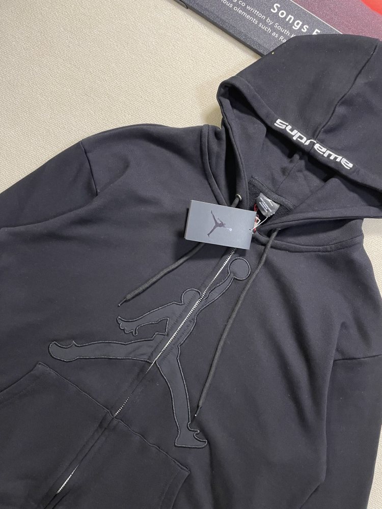 ХУДИ Supreme