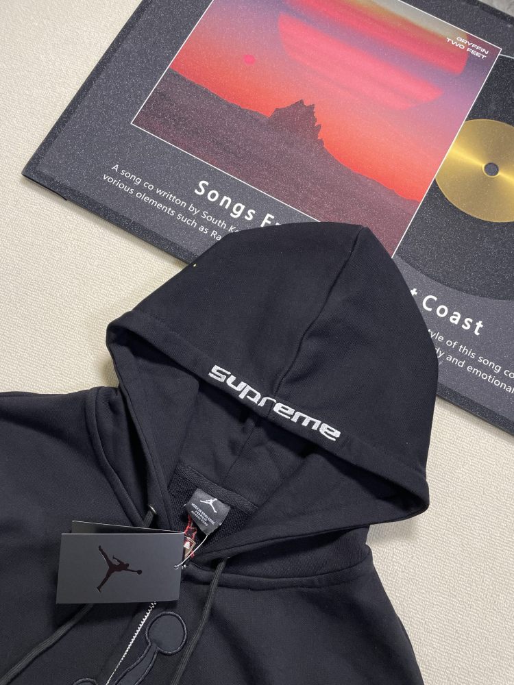 ХУДИ Supreme