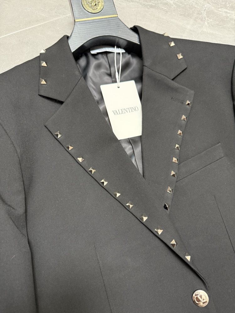 КУРТКИ Valentino