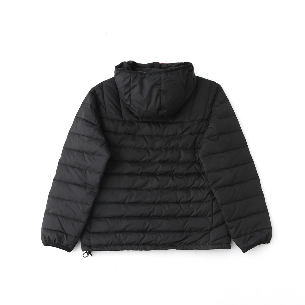 КУРТКИ Supreme