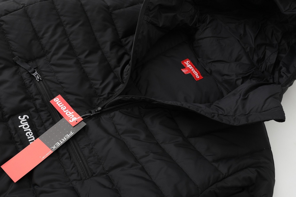 КУРТКИ Supreme
