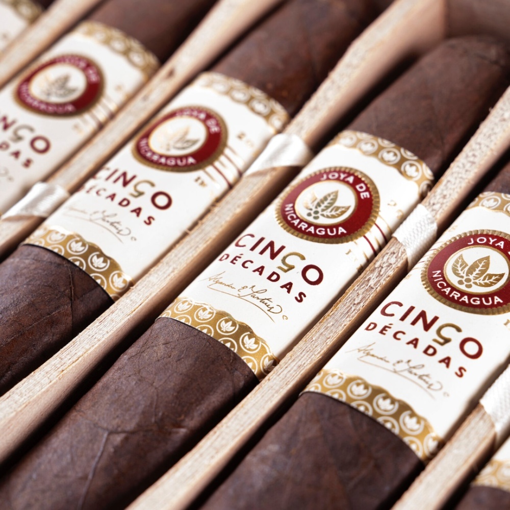 Joya de Nicaragua Cinco Décadas El Cumiche 10s 尼加拉瓜珍宝  五十周年 宠儿 10支/盒