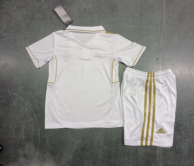 11-12 Real Madrid home kids, please note that socks can only be used for the new season or the same color