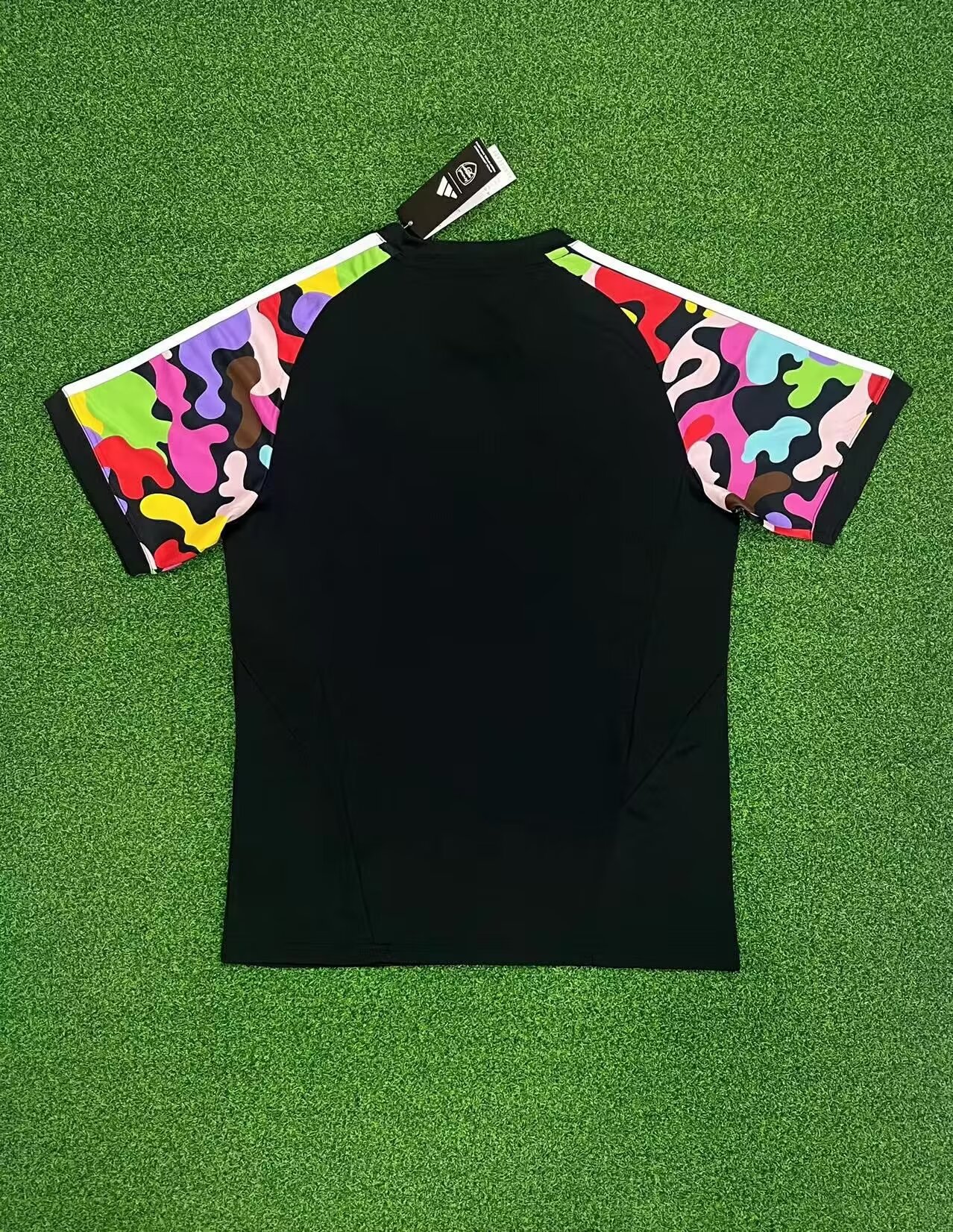 24-25 Arsenal pre match training kit